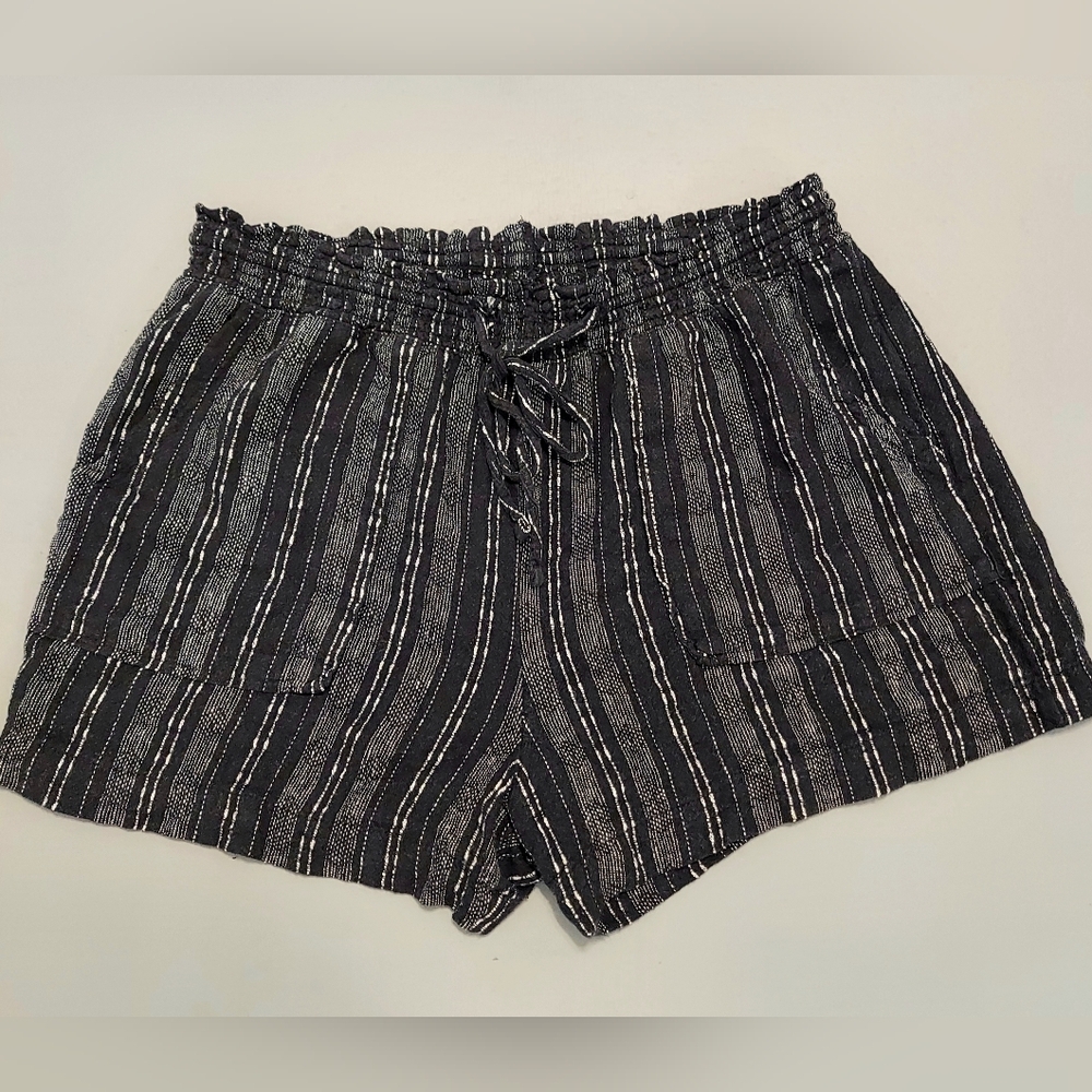 Time and Tru Black Pull-On High Waisted Shorts